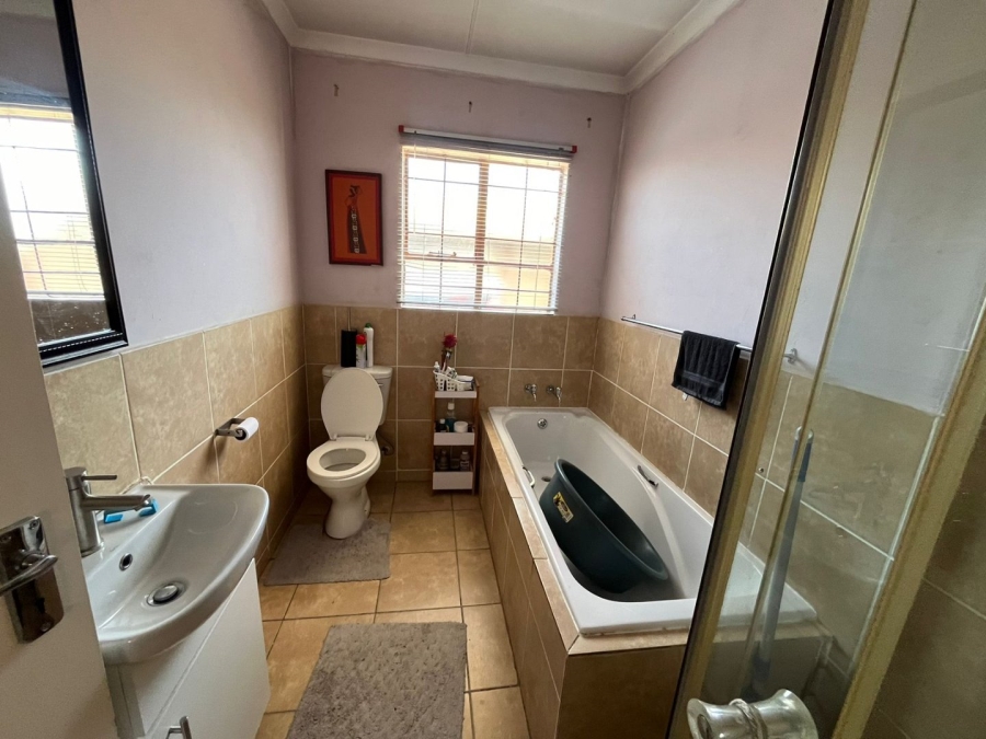 3 Bedroom Property for Sale in Pinehaven Free State